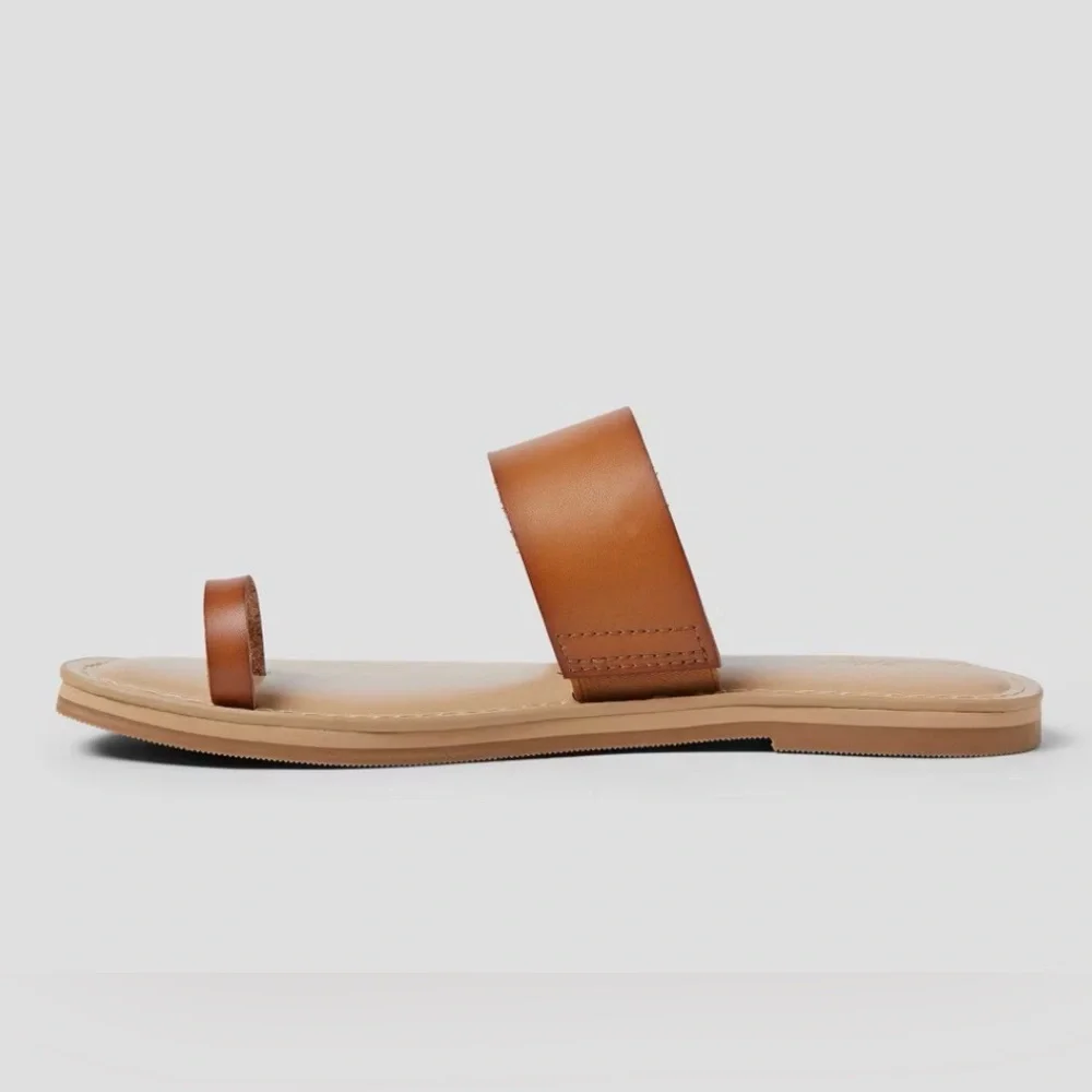 Women's Juno Toe Ring Flat Sandals - Universal Thread - Cognac - new - Picture 2 of 7